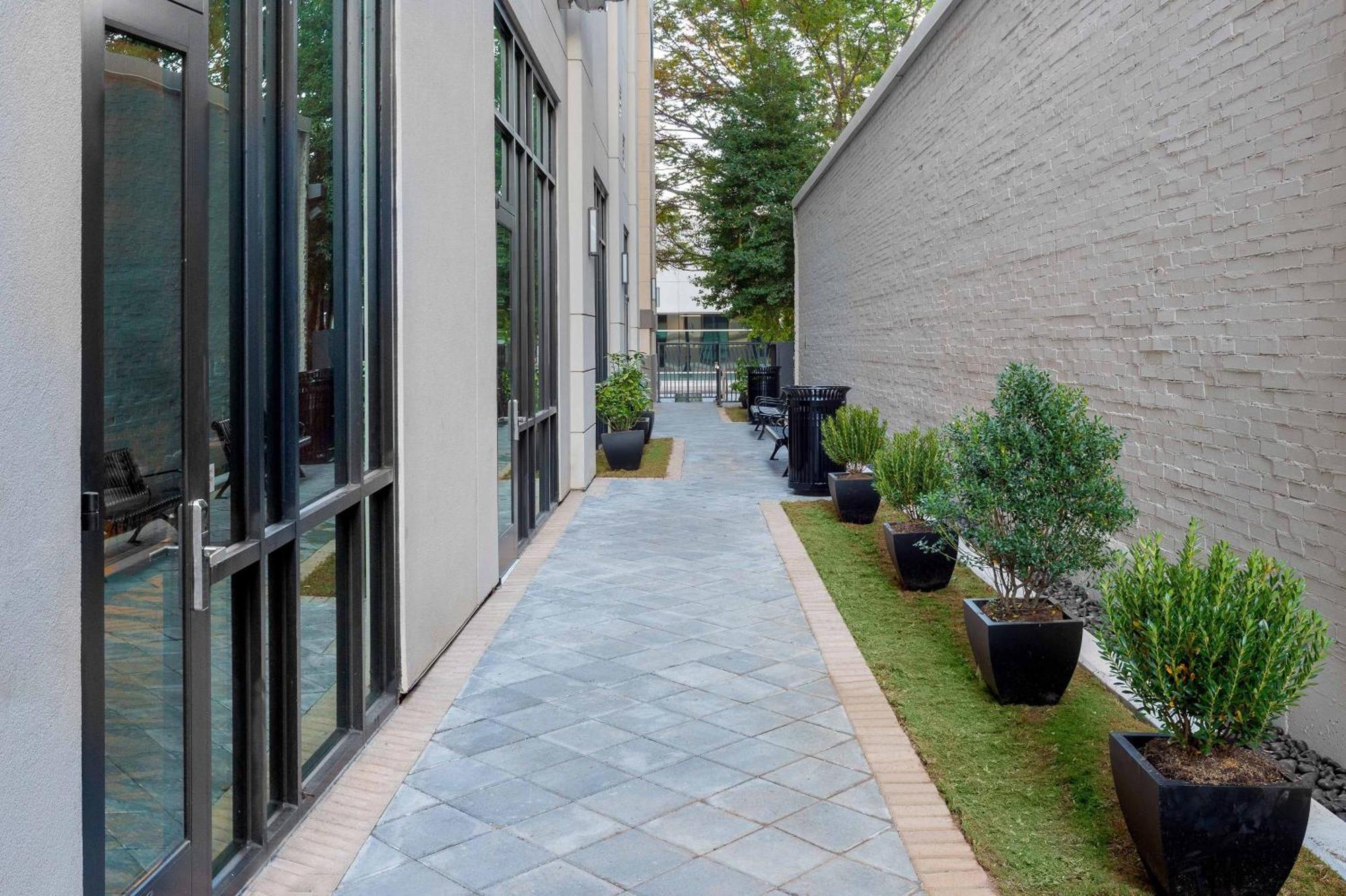 Hotel Courtyard By Marriott Atlanta Midtown Exterior foto